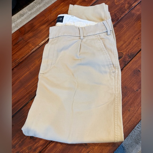 Boys Abercrombie khaki pants 32” waist x 25” leg (inseam) - Picture 3 of 5